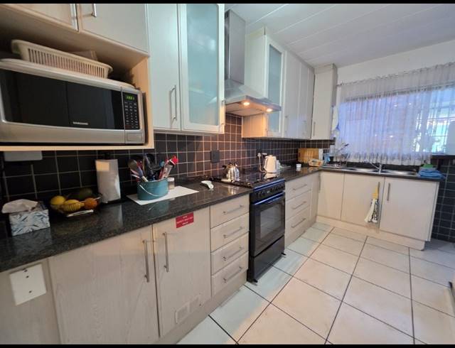 2 BEDROOM TOWNHOUSE FOR SALE IN NEW REDRUTH